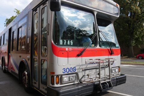 Man stabbed on Metrobus in Southeast DC