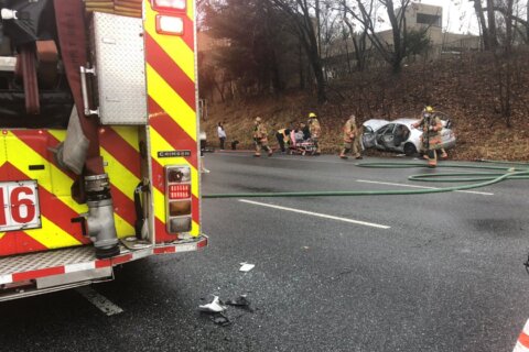 2 sent to hospital after crash that shut down part of Beltway