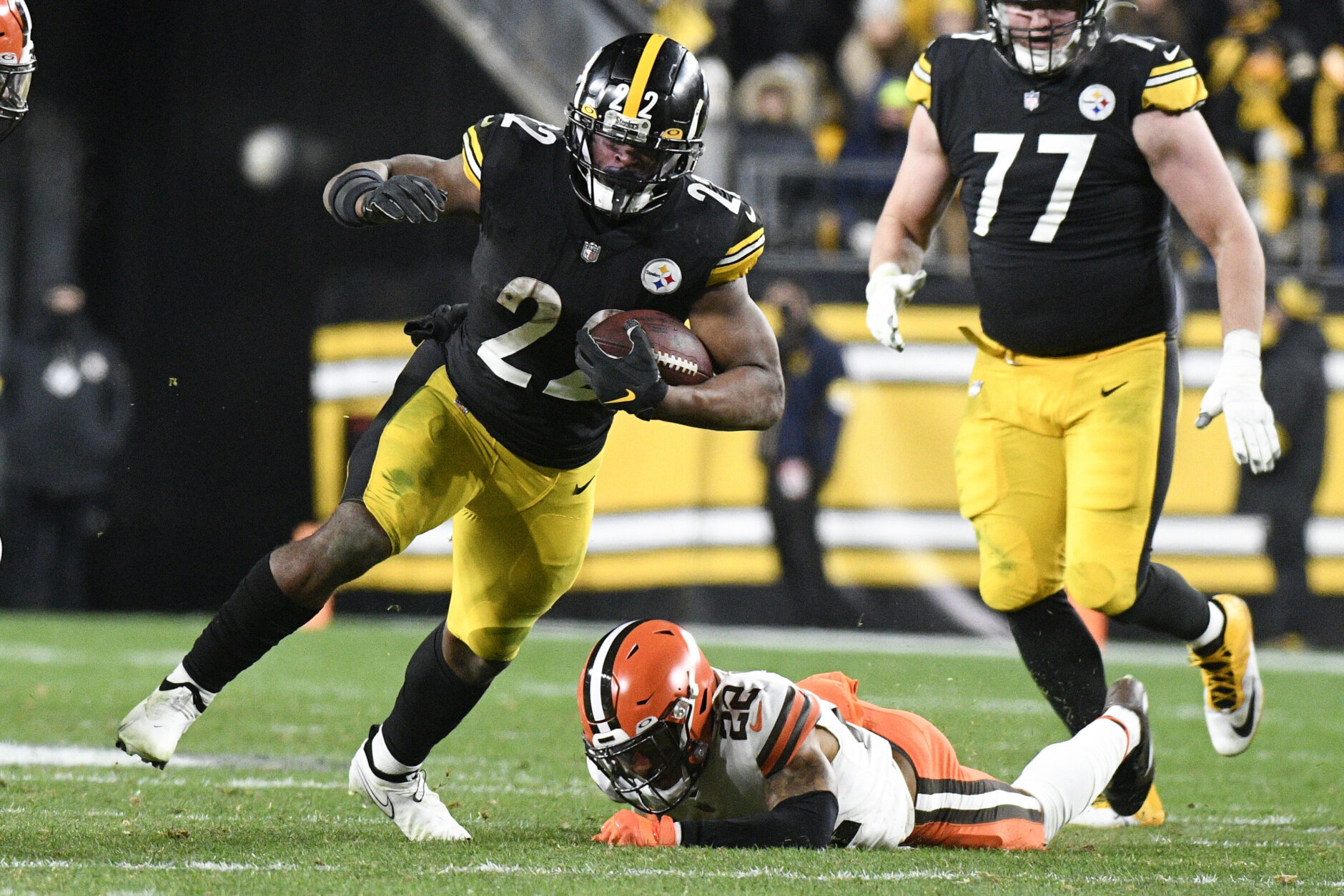 <p><em><strong>Browns 14</strong></em><br />
<em><strong>Steelers 26</strong></em></p>
<p>In what is believed to be Ben Roethlisberger&#8217;s final game in Pittsburgh, the game itself was about everybody but him &#8212; <a href="https://profootballtalk.nbcsports.com/2022/01/03/najee-harris-passes-franco-harris-for-franchise-rookie-rushing-record/" target="_blank" rel="noopener">Najee Harris broke a generations-old record</a>, T.J. Watt&#8217;s four-sack effort has him on the brink of the single-season sack record and Mike Tomlin is the first coach in NFL history to have 15 consecutive non-losing seasons. And, oh by the way, the Steelers are still alive in the playoff hunt. Give Big Ben his props for going 26-3-1 against the Browns in his illustrious career but his performance Monday night was the most forgettable part of what was a helluva night in the Steel City.</p>
