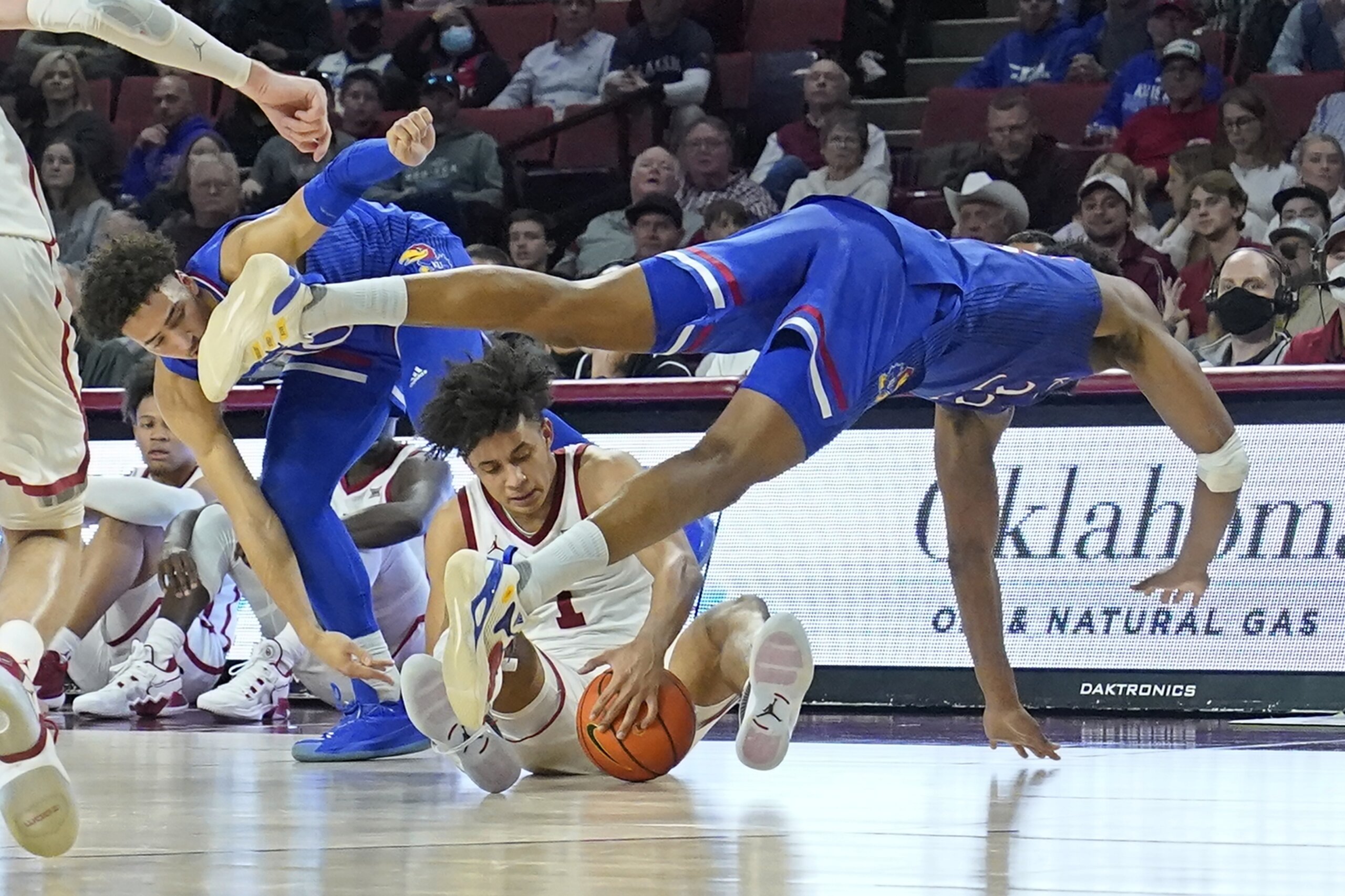 Wilson, Braun lead No. 7 Kansas past Oklahoma 6764 WTOP News