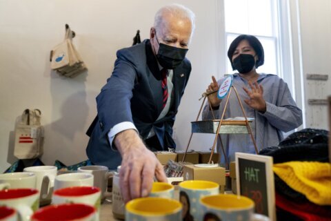 To highlight economic growth, Biden goes shopping for gifts