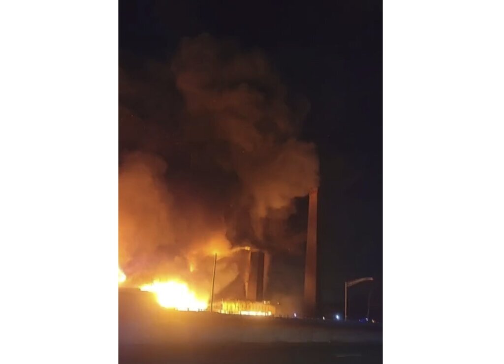 Chemical Plant Fire 69642