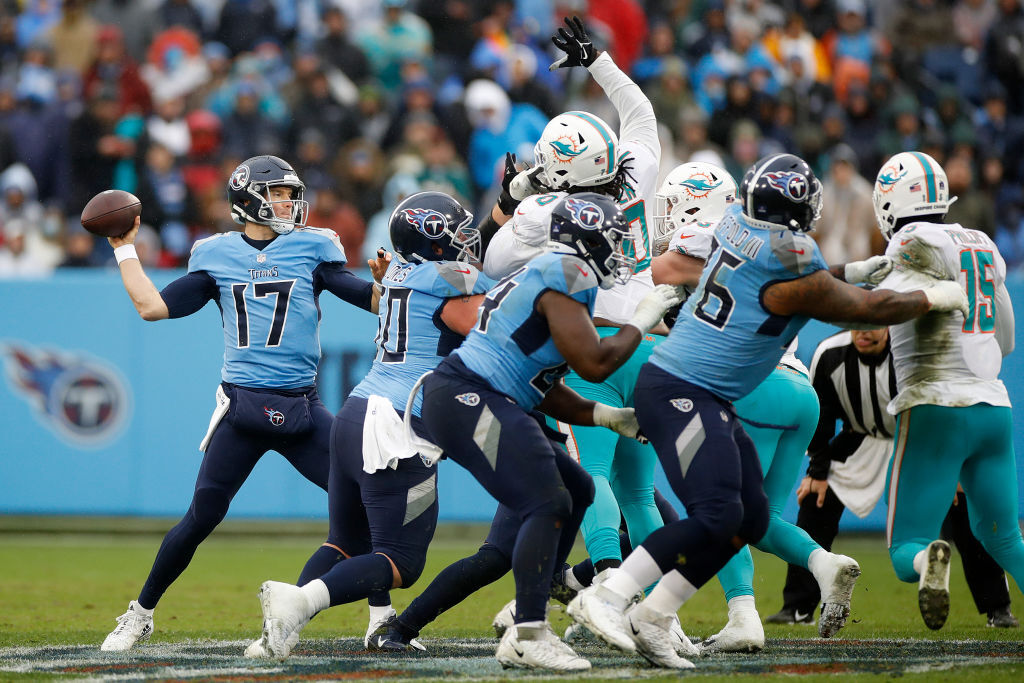 <p><em><strong>Dolphins 3</strong></em><br />
<em><strong>Titans 34</strong></em></p>
<p>Few have exacted such perfect revenge on their former team as Ryan Tannehill just did — a 127.1 passer rating in a 31-point victory to clinch Tennessee a playoff berth while simultaneously eliminating Miami from postseason contention. Delicious.</p>

