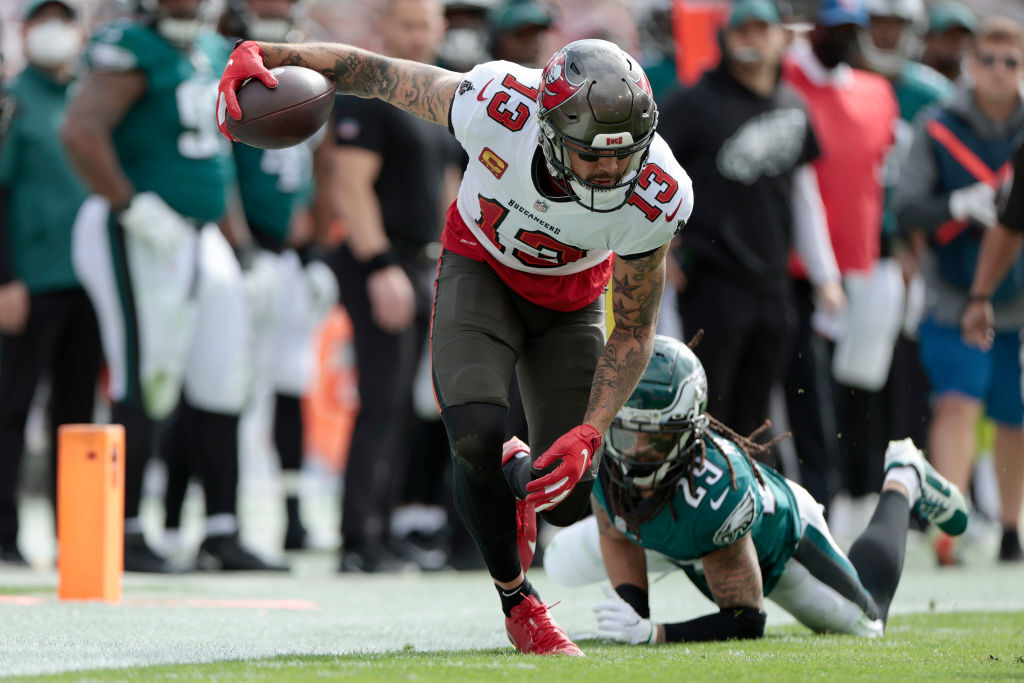 <p><em><strong>Eagles 15</strong></em><br />
<em><strong>Bucs 31</strong></em></p>
<p>Is anyone really surprised by this? Philly was 0-6 against playoff teams in the regular season, Jalen Hurts got sonned by the Bucs defense (<a href="https://profootballtalk.nbcsports.com/2022/01/15/tom-brady-vs-jalen-hurts-is-the-largest-age-difference-ever-for-playoff-starting-qbs/" target="_blank" rel="noopener">and quite literally, Tom Brady</a>) and that Eagles rushing attack wasn&#8217;t about to get theirs against Tampa a second time. This is Exhibit A in the case against a No. 7 seed in the NFL playoffs.</p>
