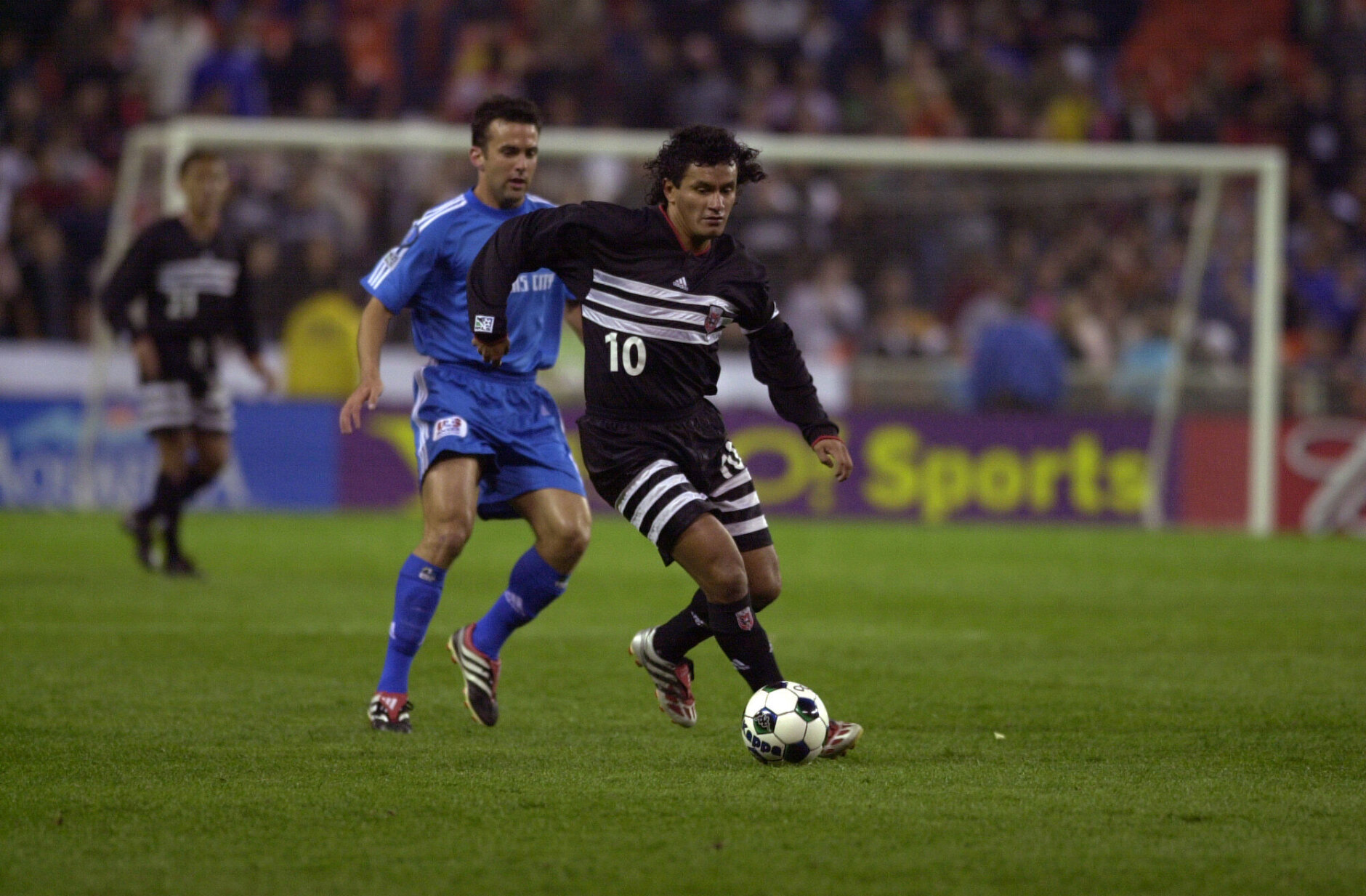 7 Apr 2001:  Marco Etcheverry #10 of the D.C. United dribbles down field against the Kansas City Wizards at the RFK Stadium in Washington D.C. .  The D.C.  United defeated  the Kansas City Wizards 3 - 2.  DIGITAL IMAGE.  Mandatory Credit: Doug Pensinger/ALLSPORT