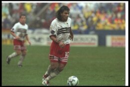 20 Oct 1996:  Marco Etcheverry of DC United moves the ball during the Major League Soccer MLS Championship game against the Los Angeles Galaxy at Foxboro Stadium in Foxboro, Massachusetts.  DC United won the game, 3-2.  Mandatory Credit: Stephen Dunn  /Al