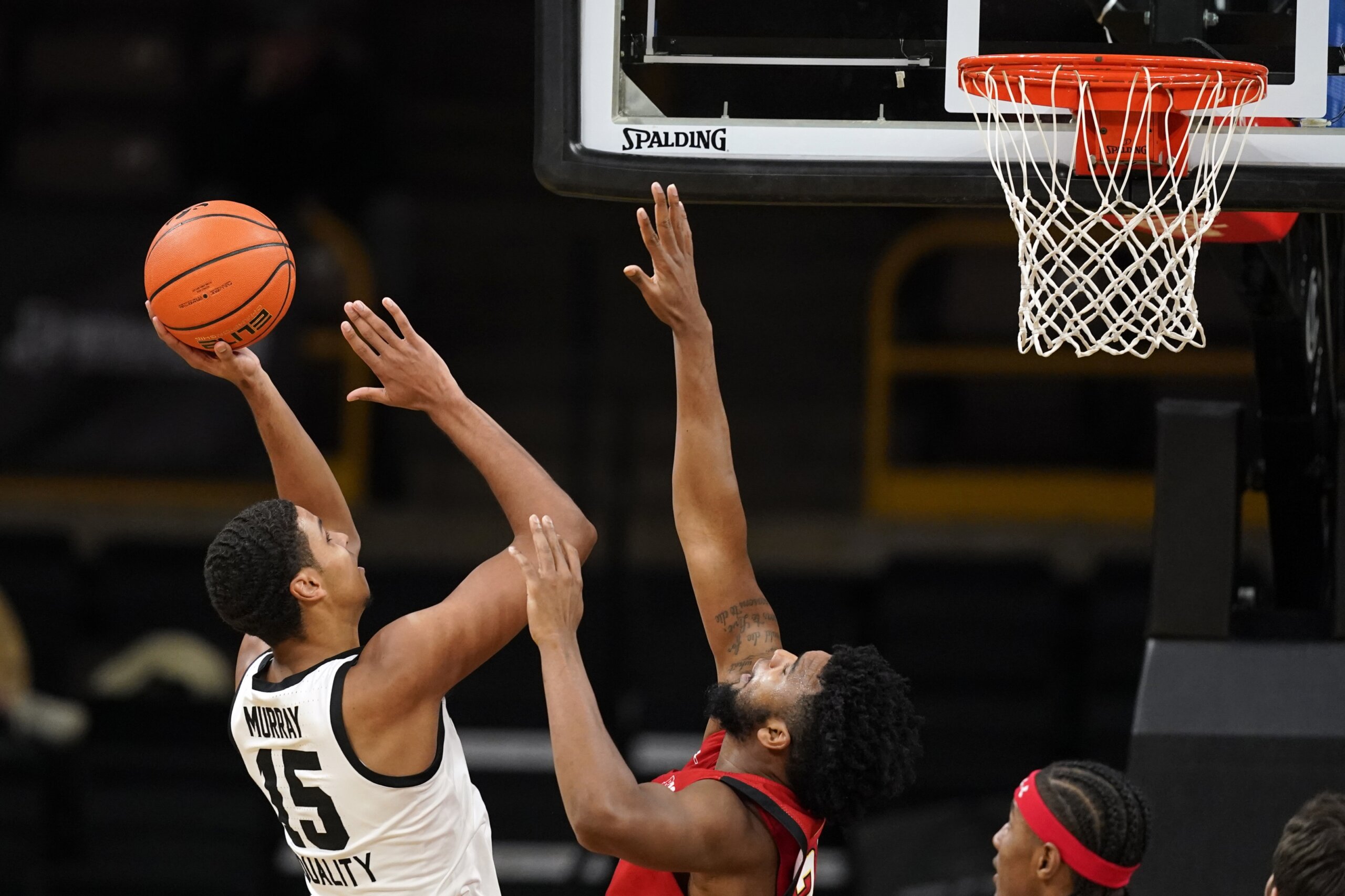 Murray scores 35, Iowa hold on to beat Maryland 8075 WTOP News