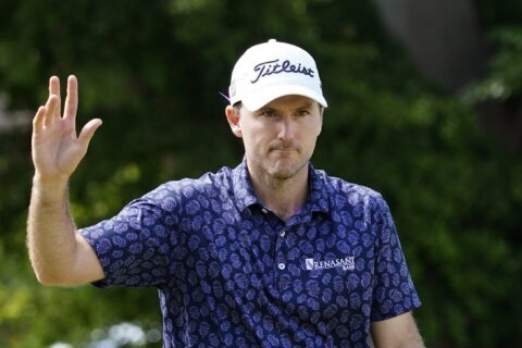 Big finish by Henley stakes him to 3-shot lead at Sony Open