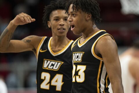 Williams scores 22 to carry VCU over Richmond 64-62