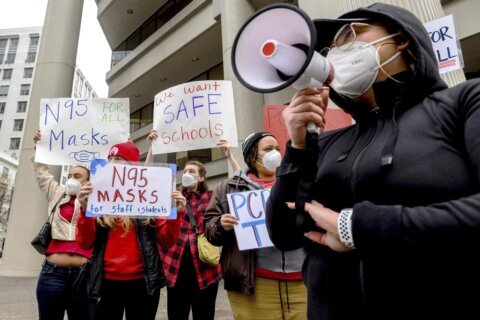 Soaring COVID-19 cases renew US debate over mask mandates