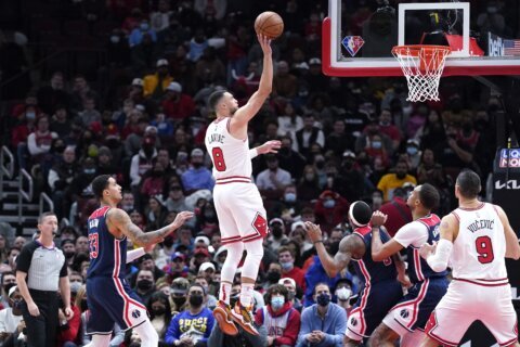 LaVine leads way as Bulls win 9th straight, beat Wizards