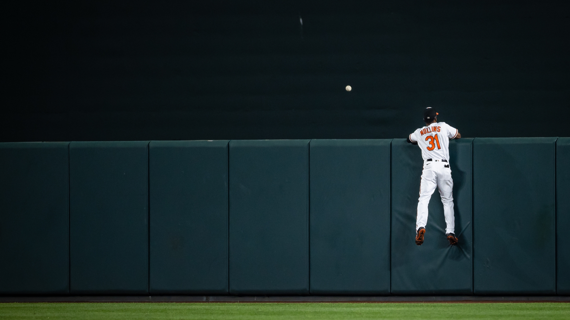 Changing Camden Yards' dimensions; Orioles' progress in signing