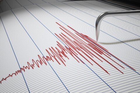 Fuerte sismo magnitud 7.8 sacude el centro de Turquía