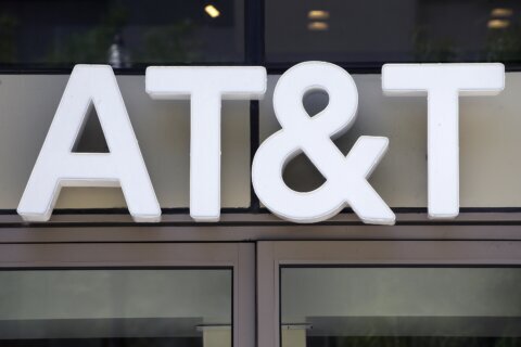 AT&T customers report a massive outage. Verizon and T-Mobile are also down for some