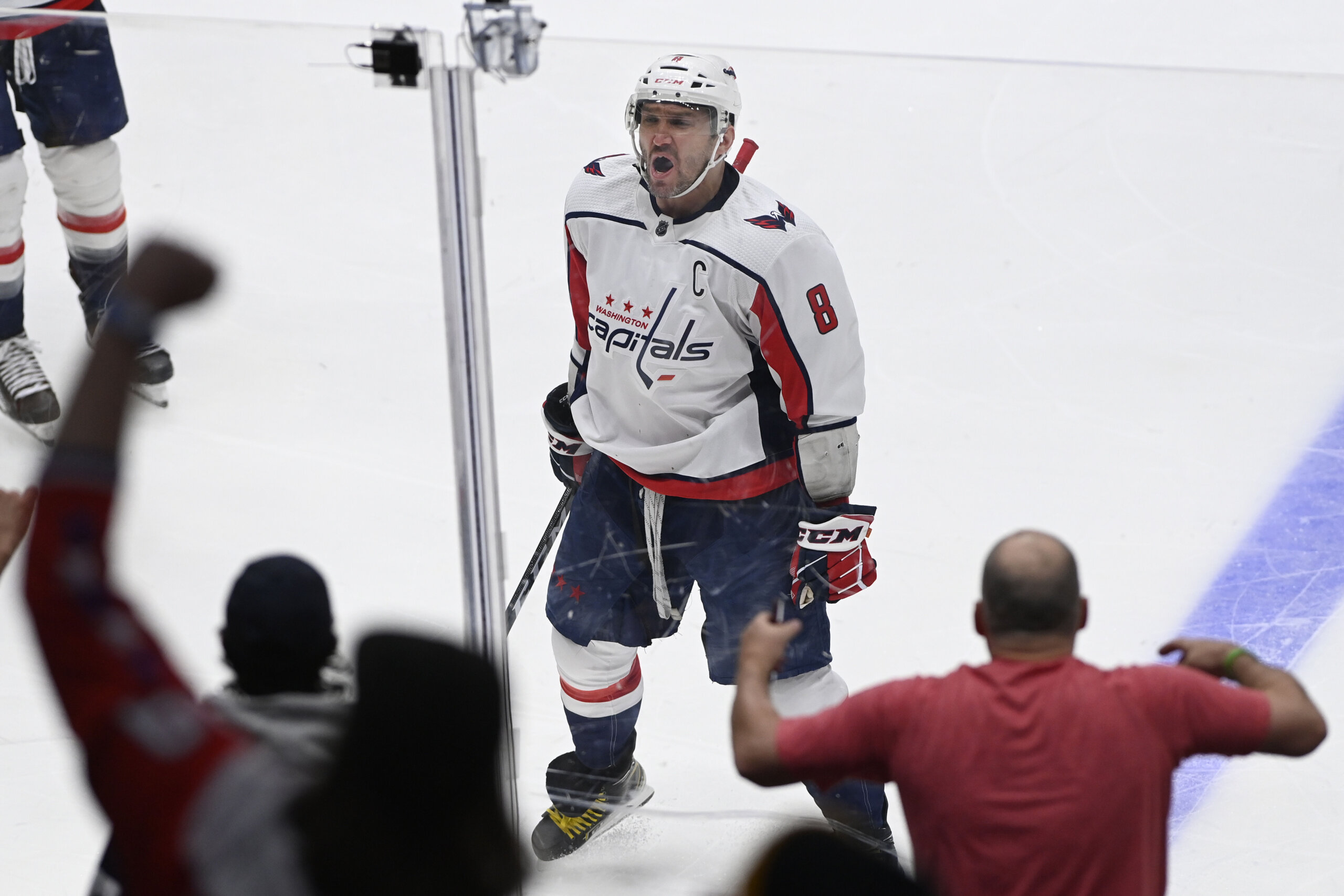 Alex Ovechkin Briefly Leaves Game 5 After a Hard Hit - The New York Times