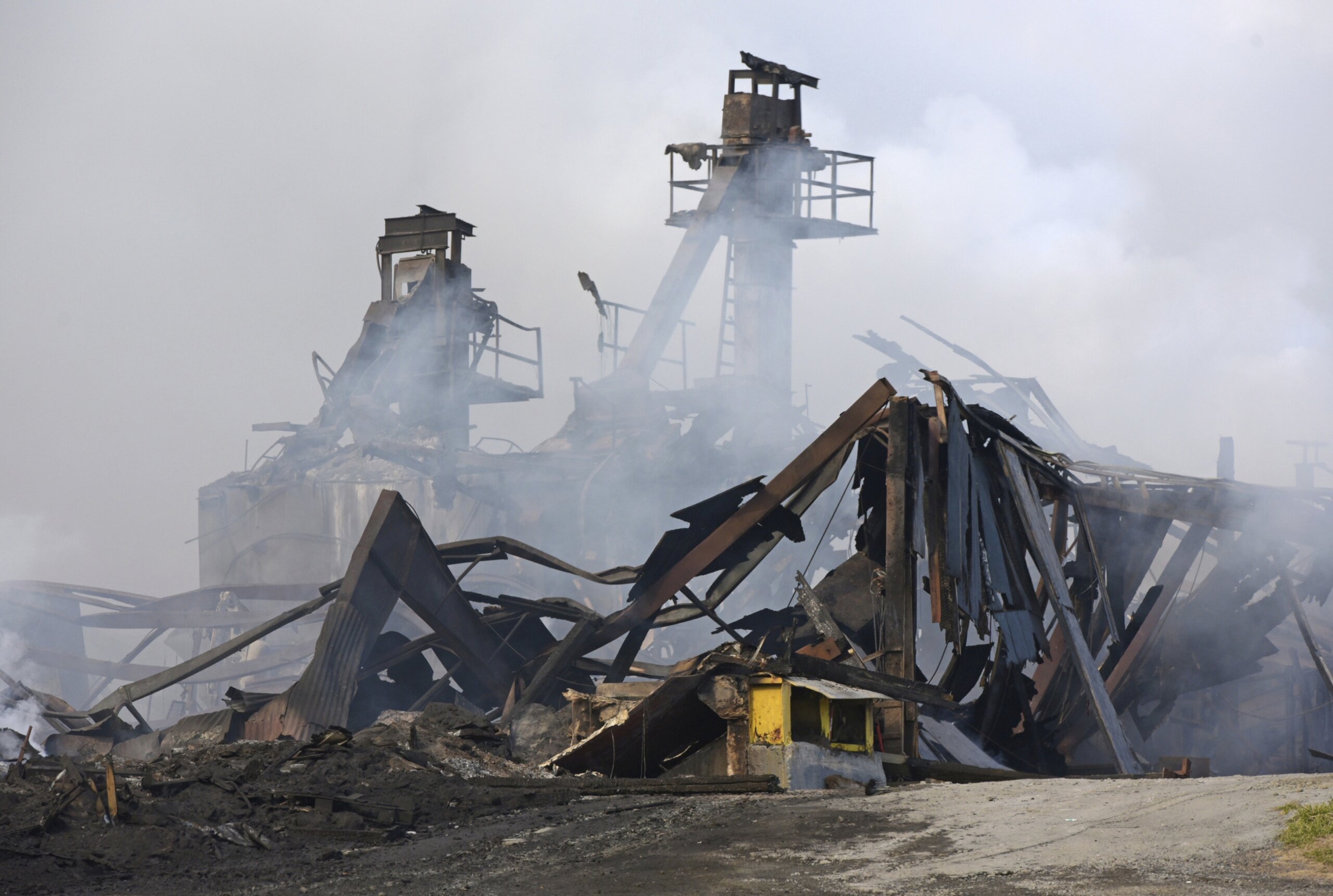 Fertilizer plant fire smoldering; residents returning home WTOP News