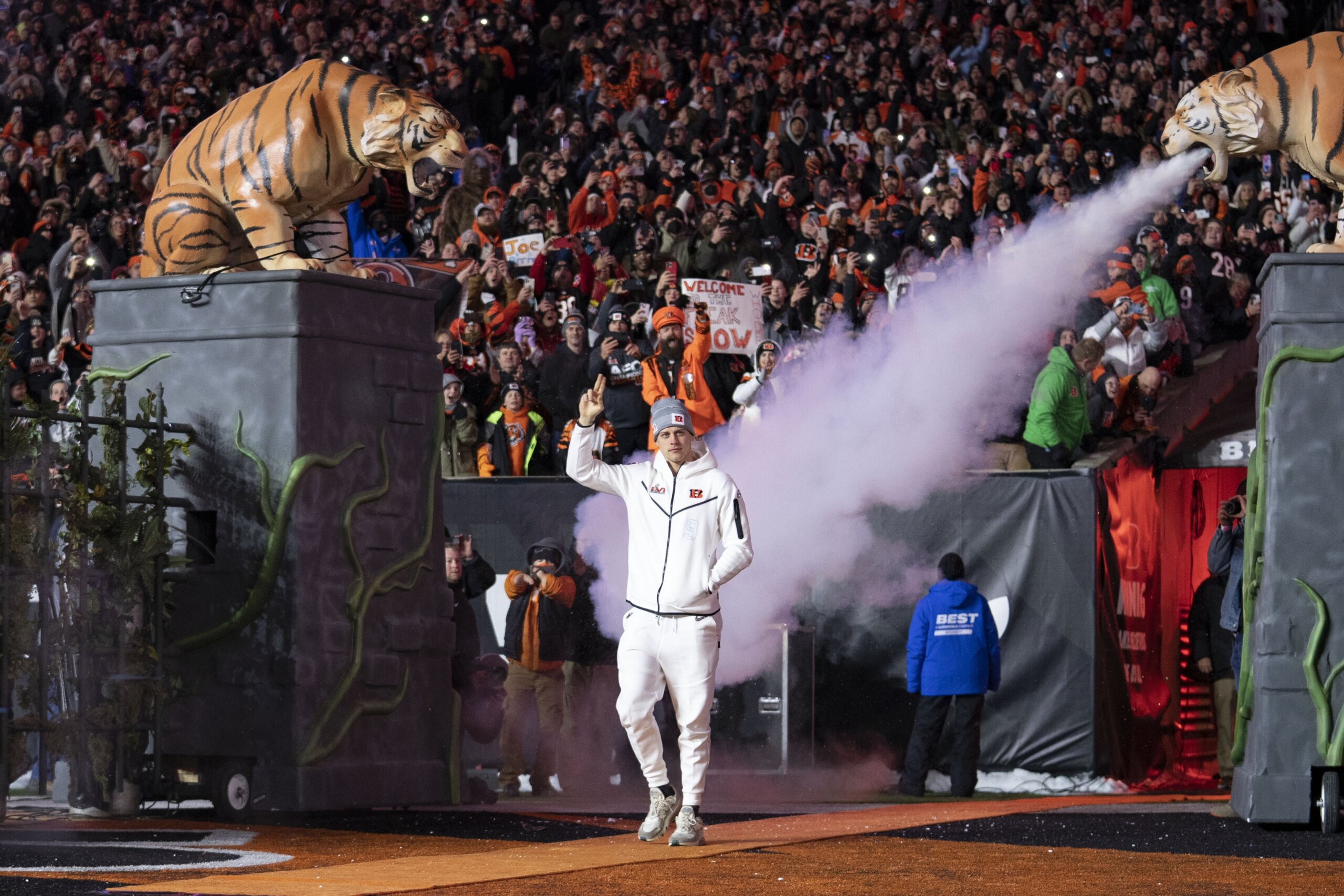 Bengals practice with fake crowd noise to prepare for Arrowhead