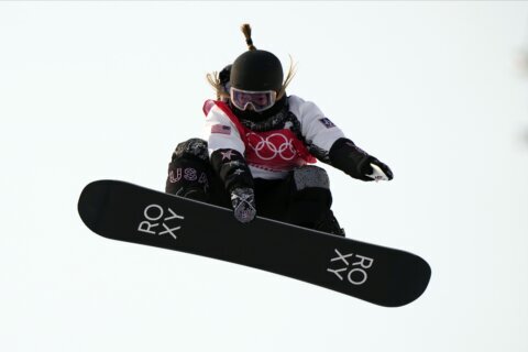 After a fall, Shaun White stomps his way into Olympic final