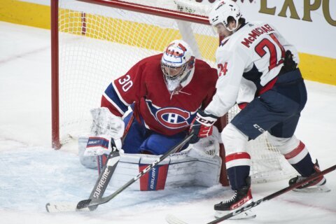 Capitals beat Canadiens 5-2, spoil debut of Martin St. Louis