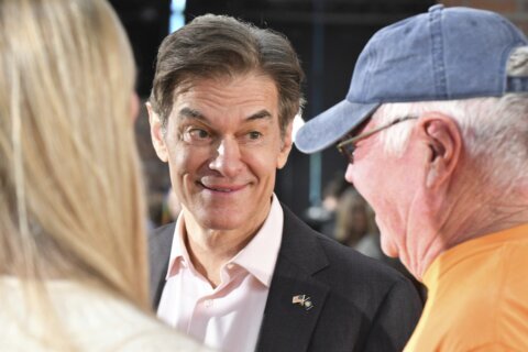 No notes, same logo: Dr. Oz’s campaign is like his TV show