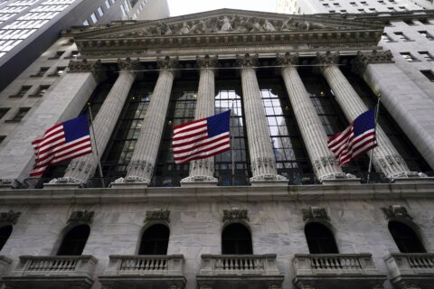 Stocks fall again, handing Wall Street another losing week