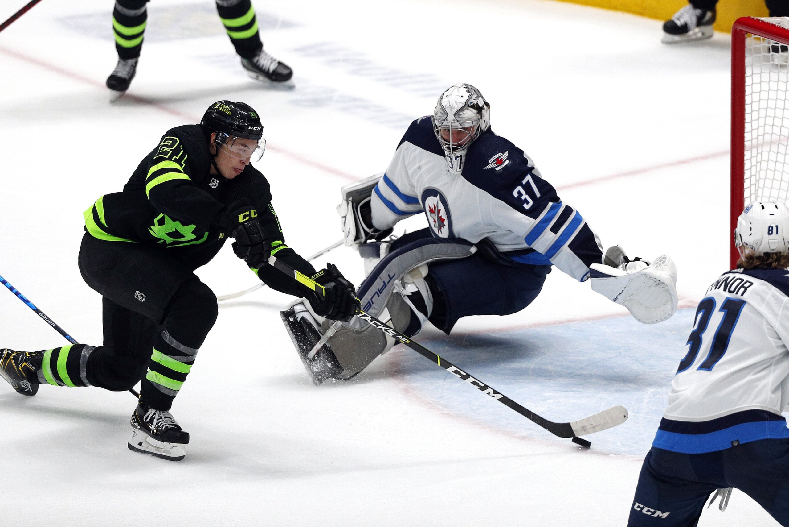 Mark Scheifele leads Winnipeg Jets past Dallas Stars, 4-3