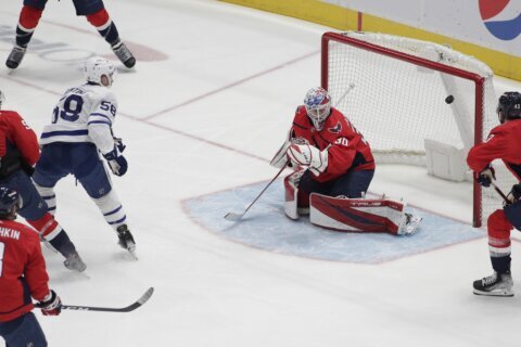 Maple Leafs hand Capitals sixth consecutive home loss 5-3