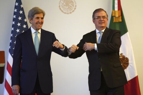Kerry calls for keeping power markets open in Mexico