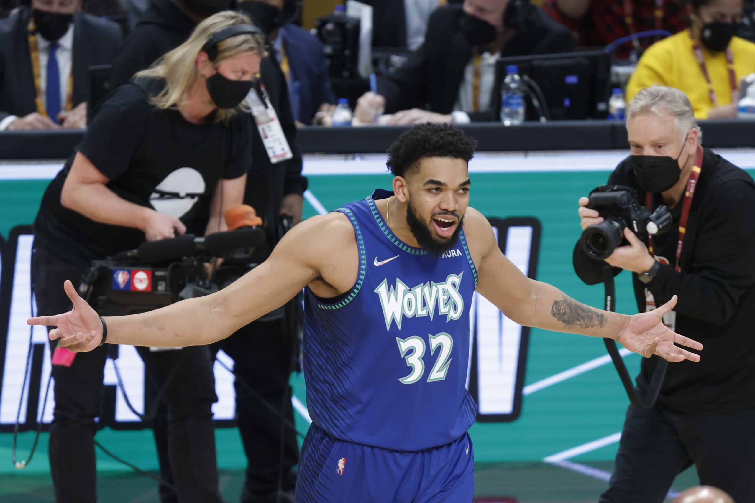 Center of attention Towns wins AllStar 3Point Contest WTOP News