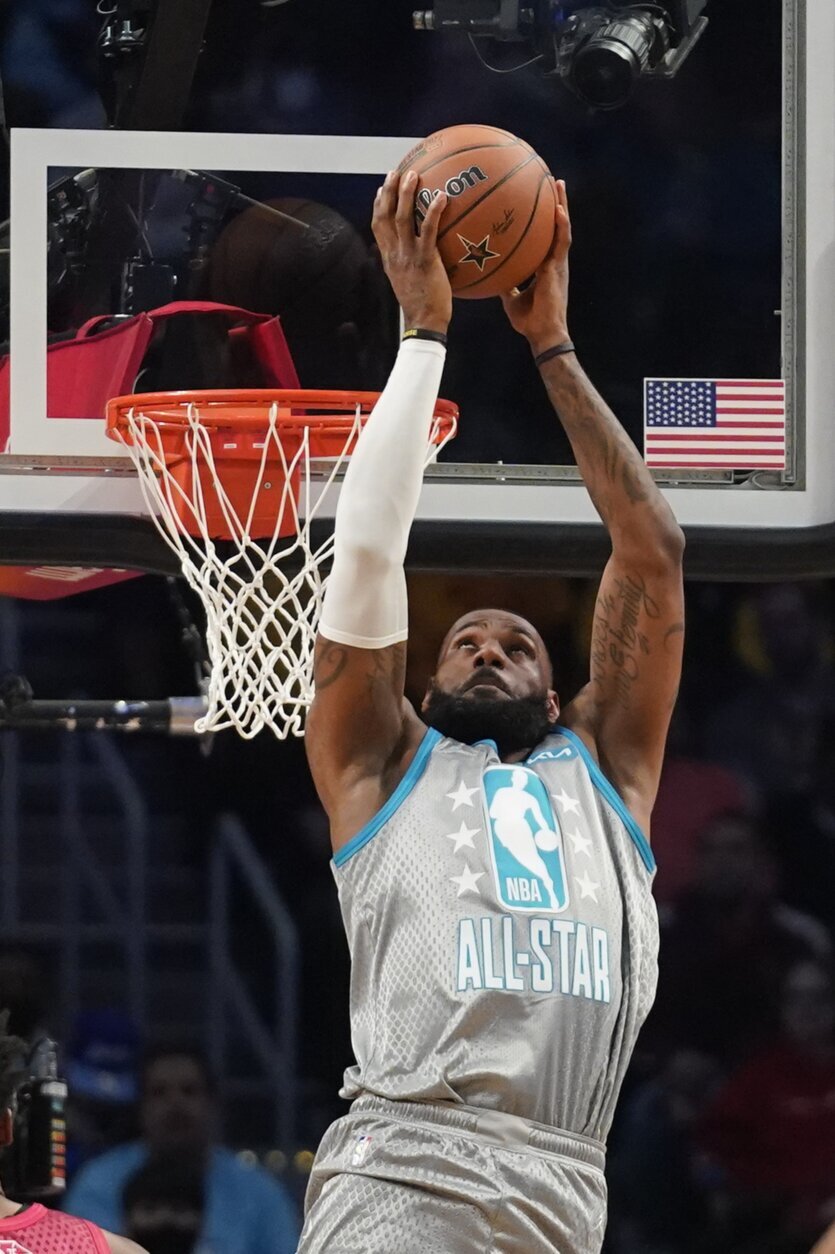 LeBron James hits game winner in NBA All-Star Game in Cleveland
