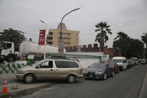 Frustration grows in Nigeria at continuing fuel shortage