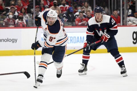 Nugent-Hopkins breaks late tie, Oilers beat Capitals 5-3