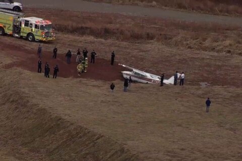 Pilot injured after small plane makes emergency landing near Dulles