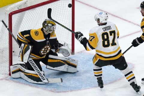 Crosby scores 499th, Pens beat Bruins to snap 4-game skid