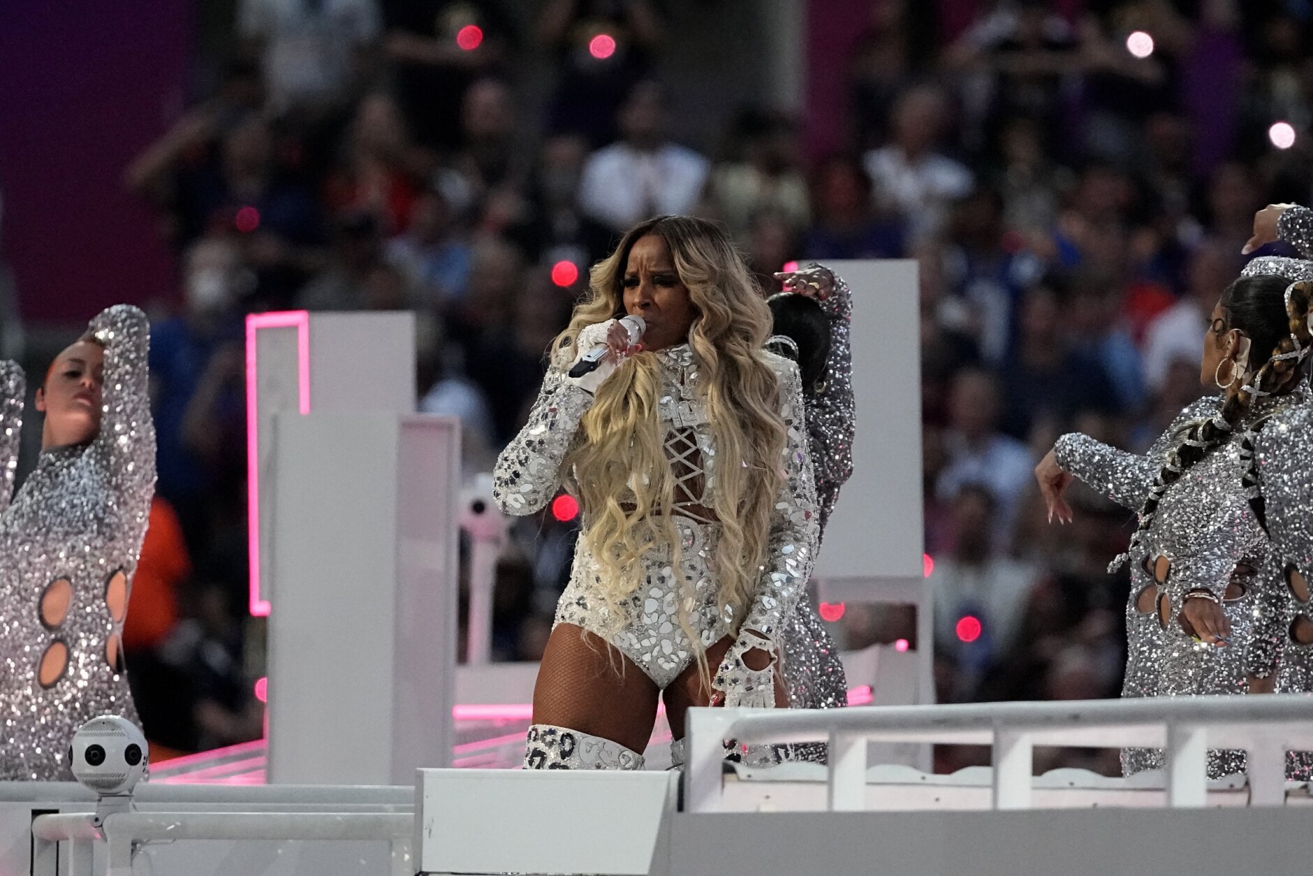 The Super Bowl's First Hip-Hop Halftime Show Was an Exercise in