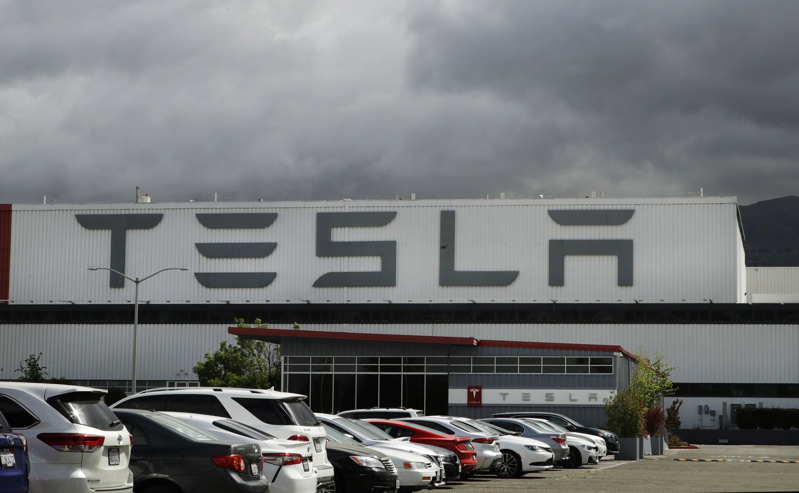 California accuses Tesla of alleged discrimination at plant - WTOP News