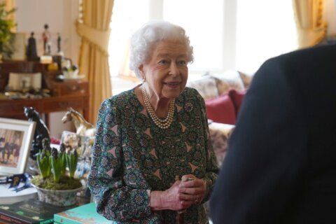 British queen still has COVID symptoms, postpones audiences