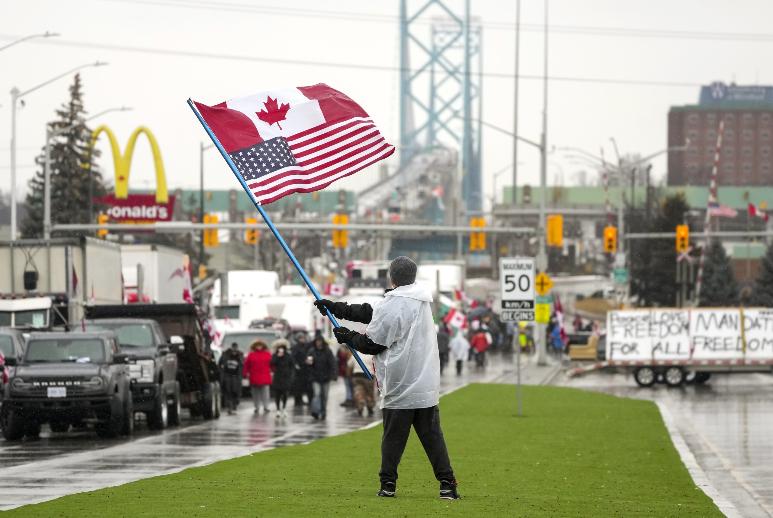 Blockades on CanadaUS border continue as protests swell WTOP News