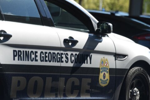 Prince George’s Co. police seek suspect after man shot, killed at stoplight