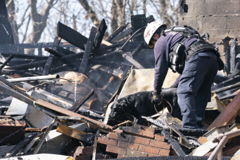 Apt. residents say building 'shook it like an earthquake'