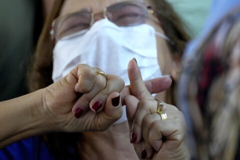 Rio relaxes the use of masks as pandemic wanes in Brazil