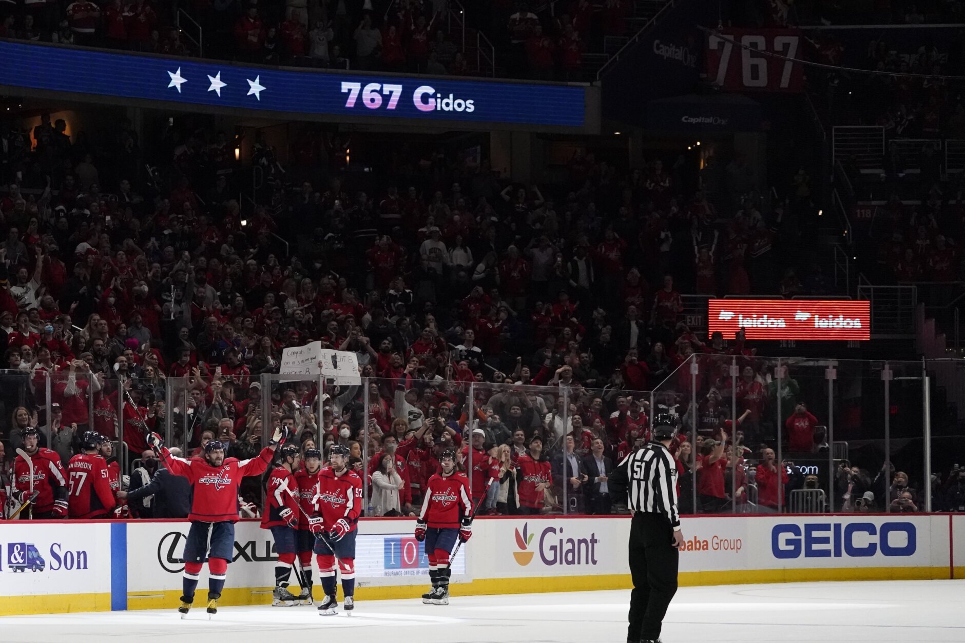 Ovechkin now 3rd on NHL goals list, Caps beat Isles in SO - WTOP News
