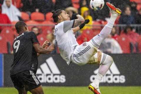 Jonathan Osorio breaks tie, Toronto FC beats DC United 2-1