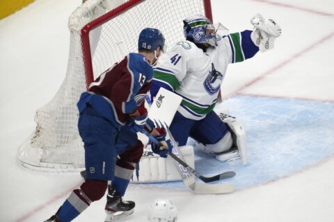 Halak, Canucks contain high-flying Avalanche in 3-1 win