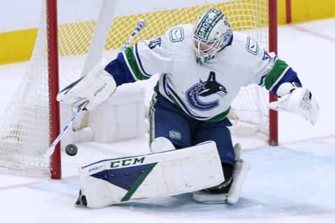 Pettersson scores twice, Canucks rally past Stars 4-1