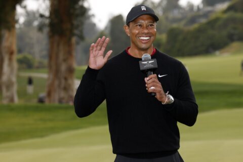 Tiger Woods beats out Mickelson for $8 million impact bonus