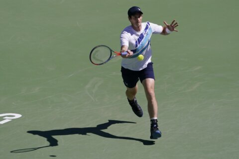 Murray outlasts Daniel at Indian Wells for 700th career win