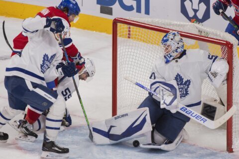 Paul Byron breaks late tie, Canadiens beat Maple Leafs 4-2