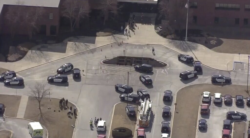 Police: Student shoots, wounds 2 at Kansas high school