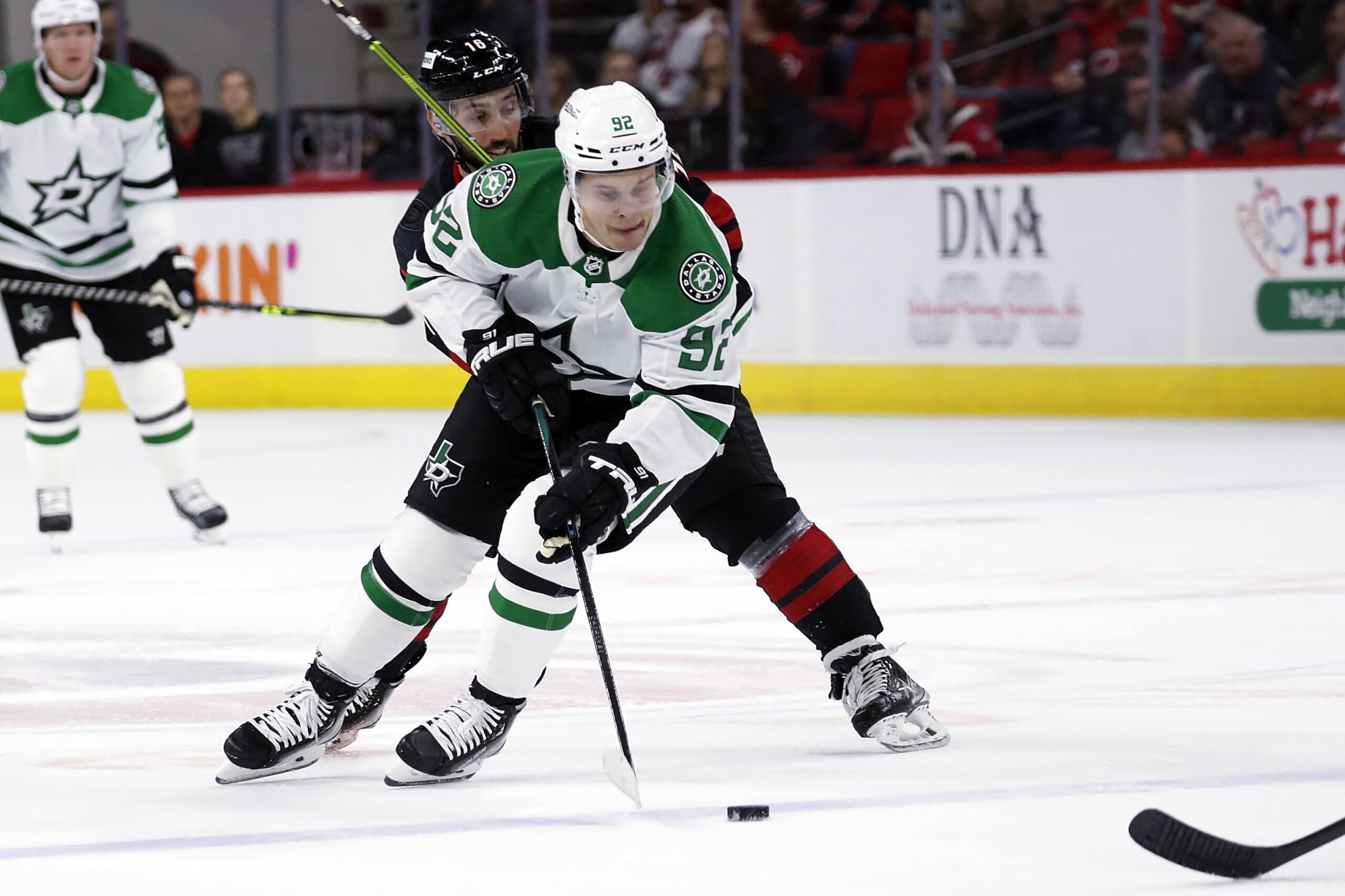 Wedgewood wins debut as Stars top Hurricanes 4-3 in shootout - WTOP News